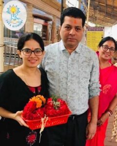 jaya kishori with her mom and dad